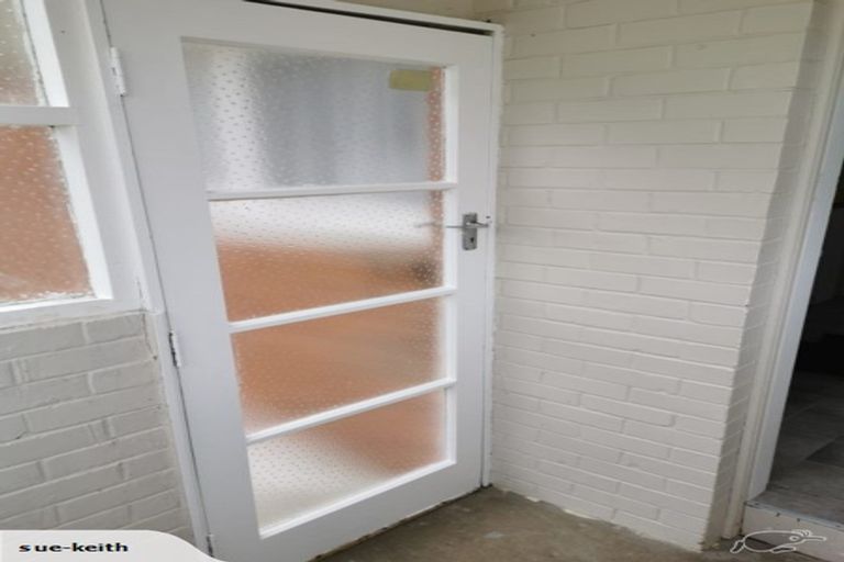 Photo of property in 2/27 Holland Road, Hillcrest, Auckland, 0627