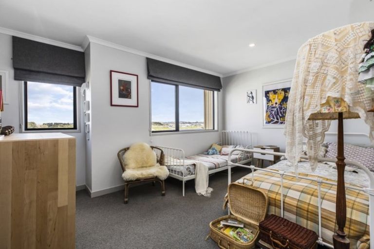 Photo of property in 10 Pheasant Lane, Hobsonville, Auckland, 0616