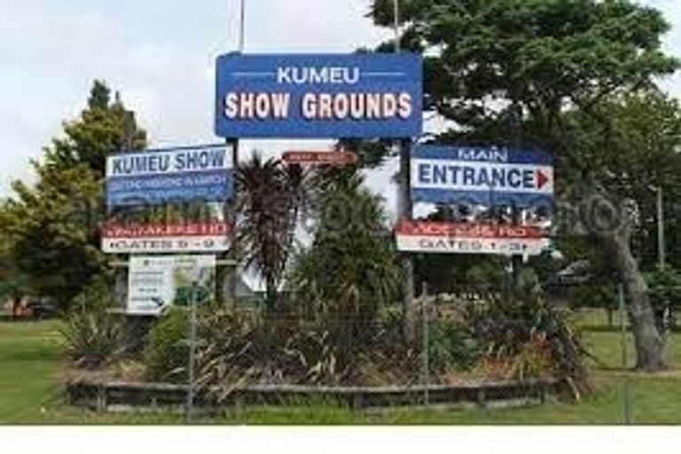 Photo of property in 8 Barrique Road, Kumeu, 0810