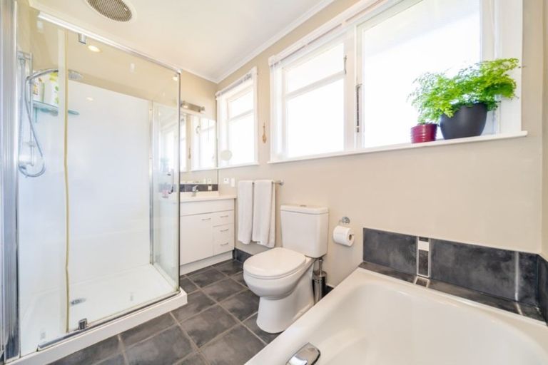 Photo of property in 11 Hector Grove, Trentham, Upper Hutt, 5018