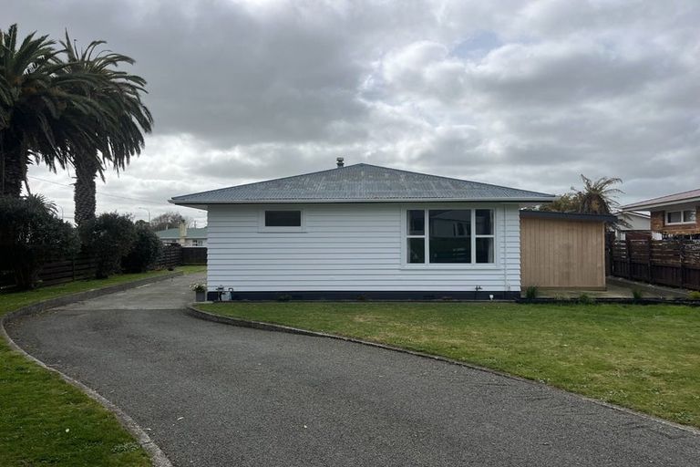 Photo of property in 1 Highfield Place, Levin, 5510