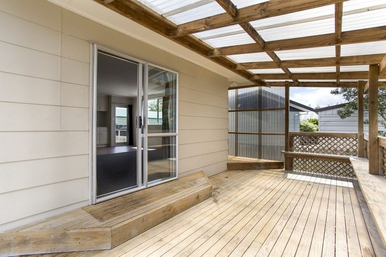 Photo of property in 2/14 Te Moau Avenue, Parakai, 0830