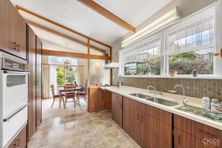 Photo of property in 42 Norana Road, Maoribank, Upper Hutt, 5018