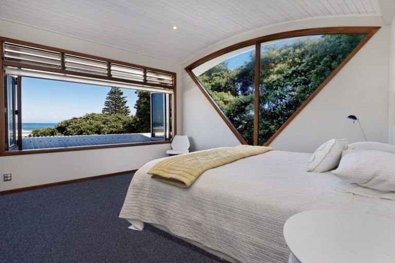 Photo of property in 87 Marine Parade North, Piha, 0772