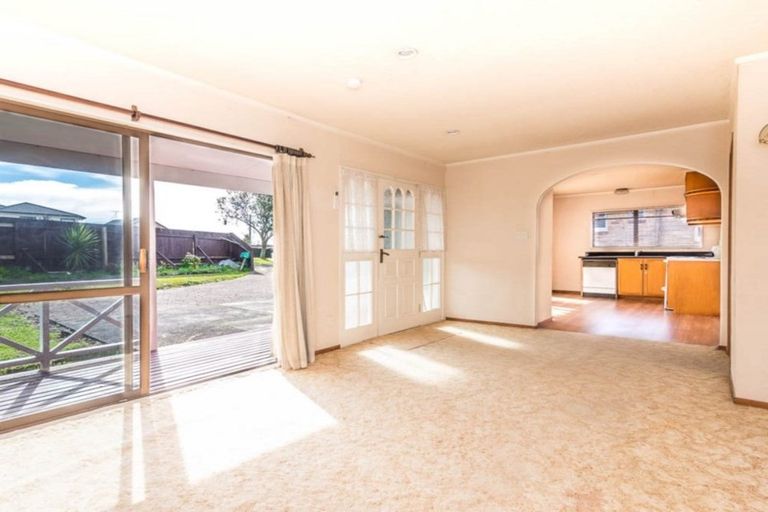 Photo of property in 1/170 Titirangi Road, New Lynn, Auckland, 0600