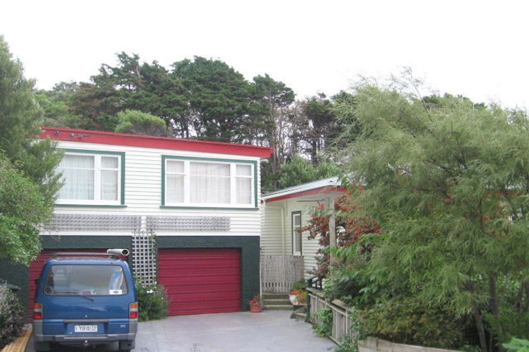 Photo of property in 39 The Drive, Tawa, Wellington, 5028