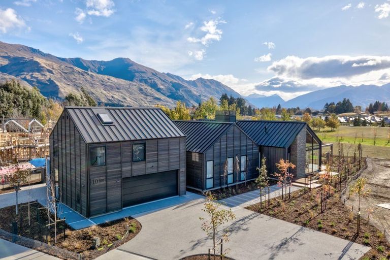 Photo of property in 10 Mccaw Mews, Wanaka, 9305