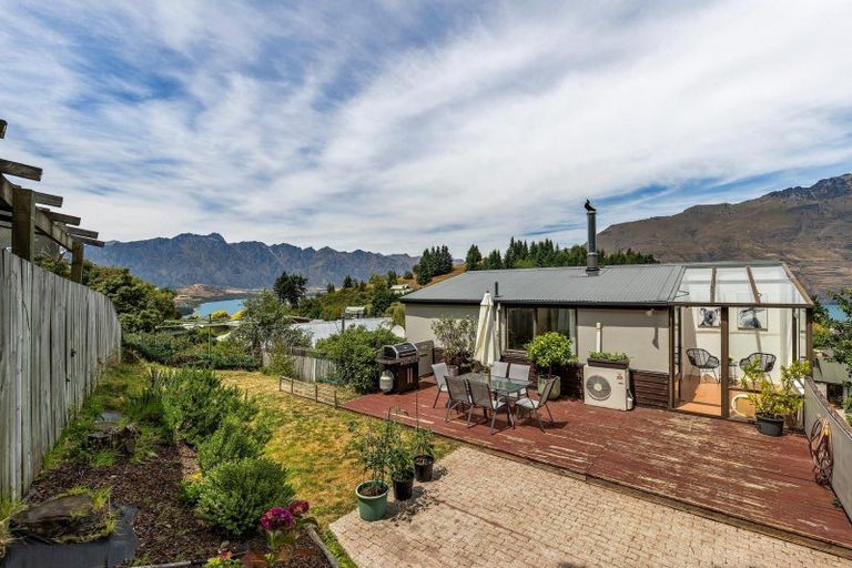 Photo of property in 9b Dart Place, Fernhill, Queenstown, 9300