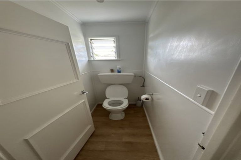 Photo of property in 16 Linley Place, Hillcrest, Auckland, 0627