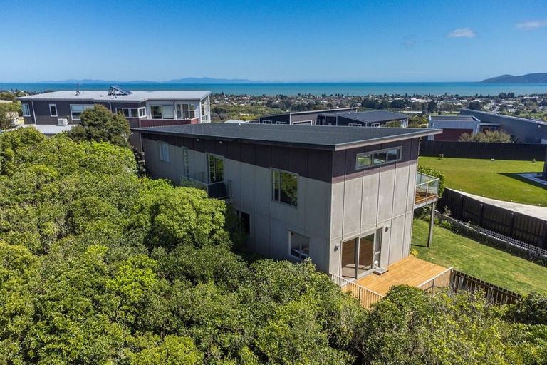 Photo of property in 6 Ocean Vista Lane, Paraparaumu, 5032