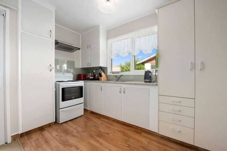 Photo of property in 2/6 Hay Street, Ebdentown, Upper Hutt, 5018
