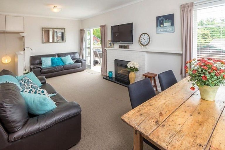 Photo of property in 60 Uxbridge Road, Mellons Bay, Auckland, 2014