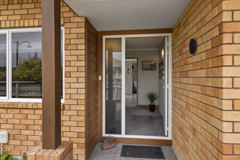 Photo of property in 1 Manukaka Heights, Hurdon, New Plymouth, 4310