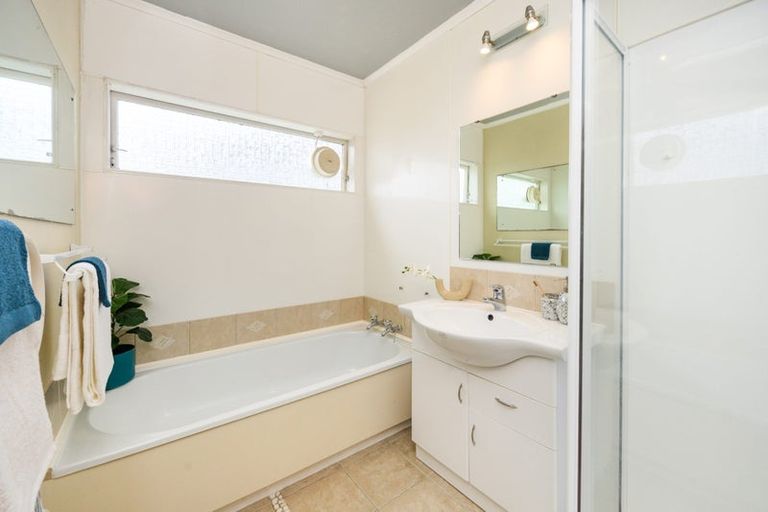 Photo of property in 9 Palliser Place, Milson, Palmerston North, 4414