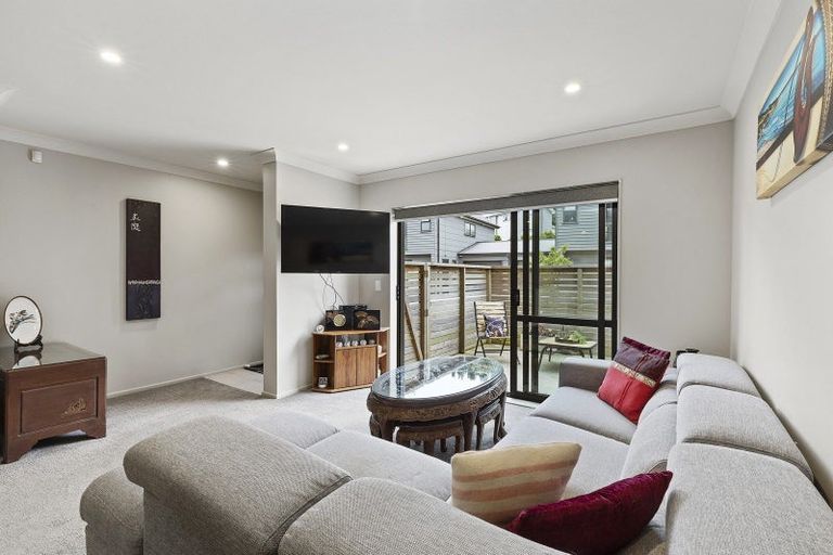 Photo of property in 19 Brindle Way, Newlands, Wellington, 6037