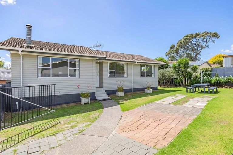 Photo of property in 52 Hobart Crescent, Wattle Downs, Auckland, 2103