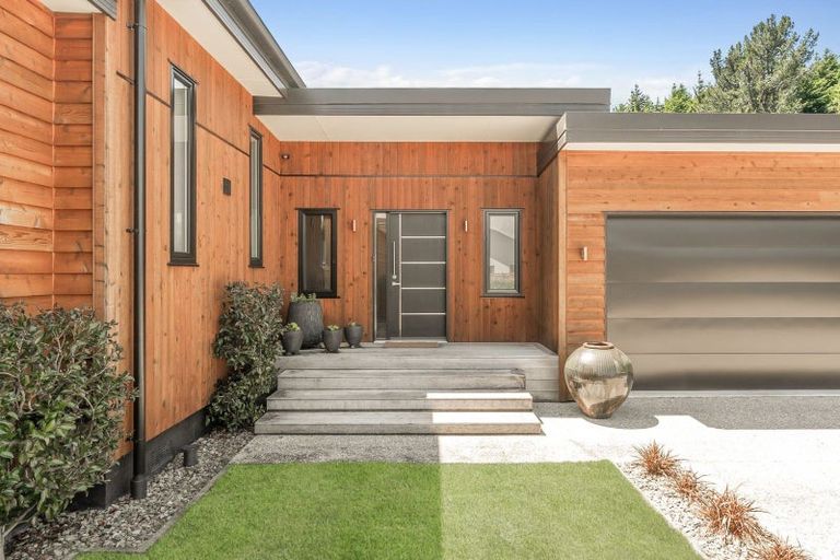 Photo of property in 20 Edgewood Place, Wanaka, 9305