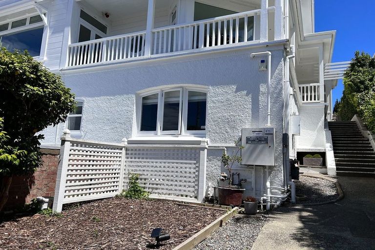 Photo of property in 8 Central Terrace, Kelburn, Wellington, 6012