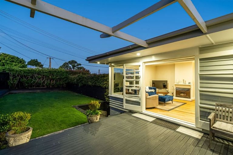 Photo of property in 1/25 Creamer Avenue, Belmont, Auckland, 0622