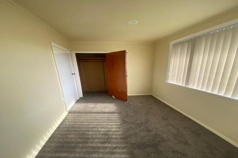 Photo of property in 65 Kelman Road, Kelston, Auckland, 0602