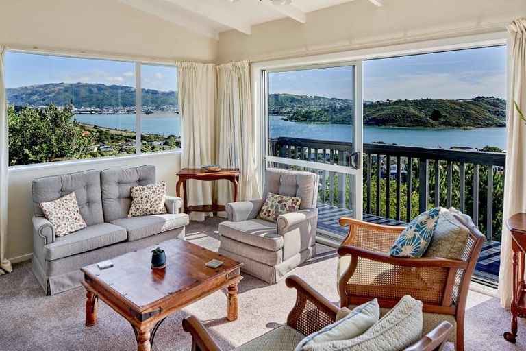 Photo of property in 10 Moray Place, Papakowhai, Porirua, 5024