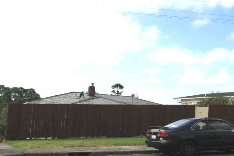 Photo of property in 1/58 Awaroa Road, Sunnyvale, Auckland, 0612