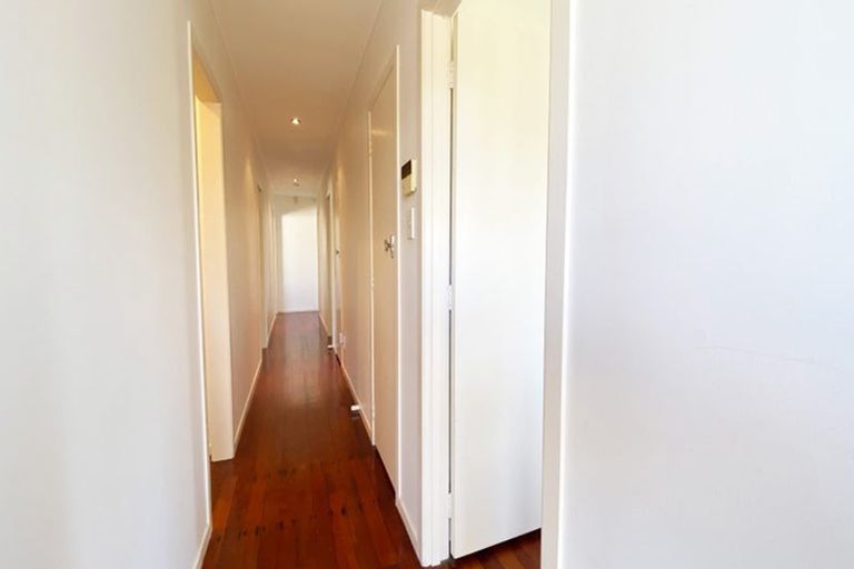 Photo of property in 93 Edgewater Drive, Pakuranga, Auckland, 2010