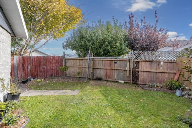 Photo of property in 2/11 Farnborough Street, Aranui, Christchurch, 8061