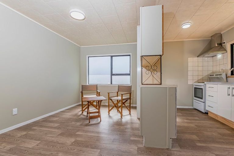 Photo of property in 6 Holmes Drive South, West Harbour, Auckland, 0618