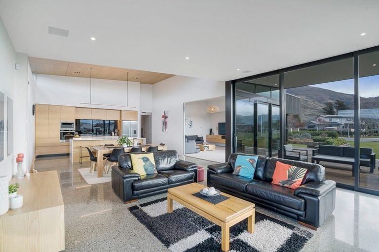 Photo of property in 4 Eden Close, Wanaka, 9305