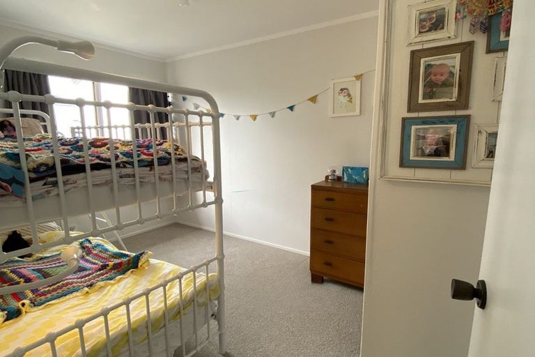 Photo of property in 9 Sealand Place, Mangere Bridge, Auckland, 2022