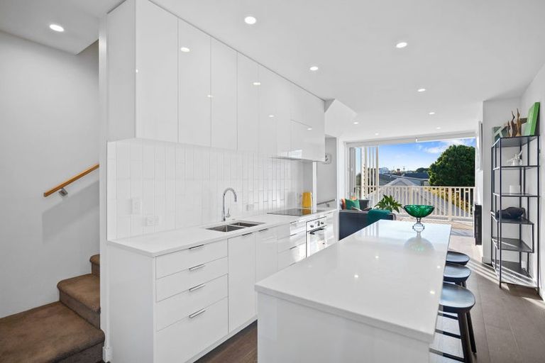 Photo of property in 9/83 Hinemoa Street, Birkenhead, Auckland, 0626