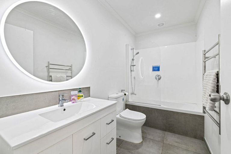 Photo of property in 2 Harore Road, Takanini, 2112