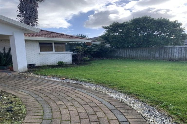 Photo of property in 16 Arrathorne Place, Northpark, Auckland, 2013