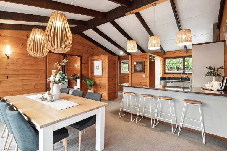 Photo of property in 44 Grand Vue Road, Kawaha Point, Rotorua, 3010