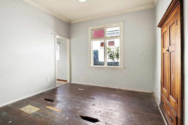 Photo of property in 283 Oxford Street, South Dunedin, Dunedin, 9012