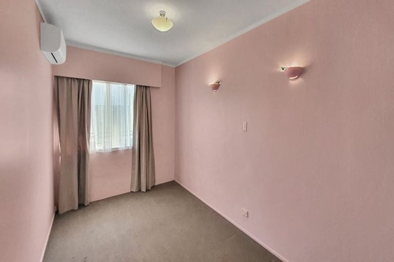 Photo of property in 108 Reeves Road, Pakuranga Heights, Auckland, 2010