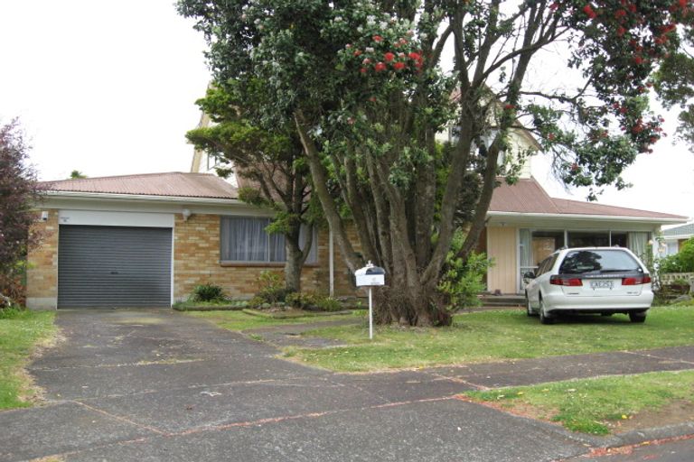 Photo of property in 6 Warden Place, Mangere Bridge, Auckland, 2022