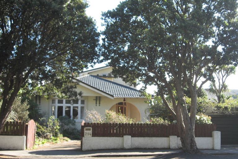 Photo of property in 214 Muritai Road, Eastbourne, Lower Hutt, 5013
