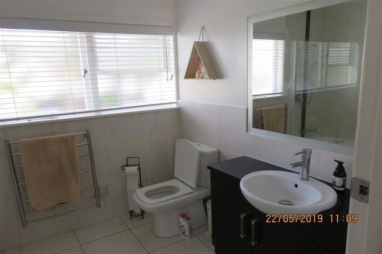 Photo of property in 22 Hepburn Road, Glendene, Auckland, 0602