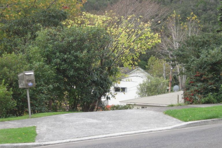 Photo of property in 28 Lowry Crescent, Stokes Valley, Lower Hutt, 5019