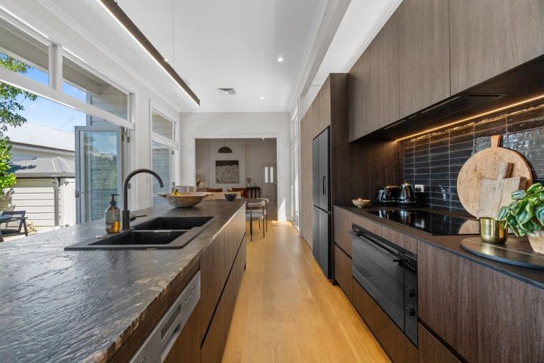 Photo of property in 21 St Aubyn Street, Devonport, Auckland, 0624