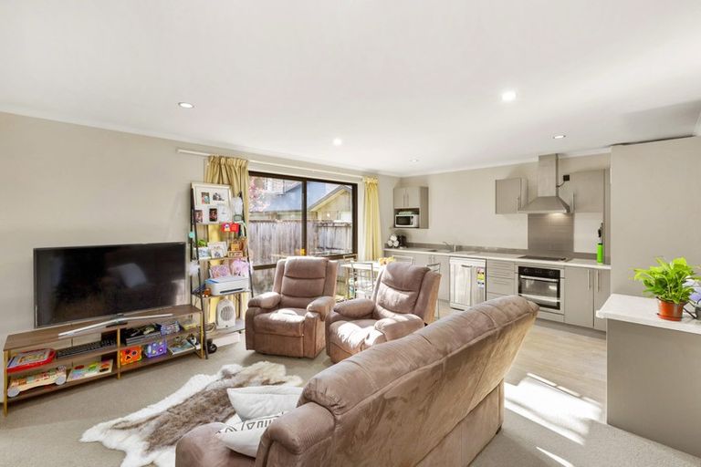 Photo of property in 2/31 Jones Crescent, Melville, Hamilton, 3206