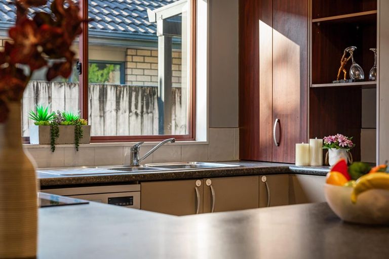 Photo of property in 90a Colwill Road, Massey, Auckland, 0614