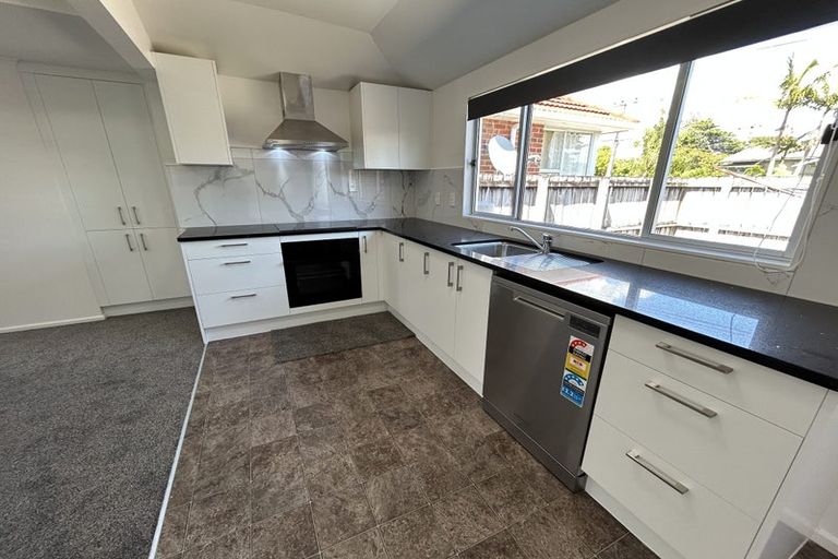 Photo of property in 393 West Coast Road, Glen Eden, Auckland, 0602