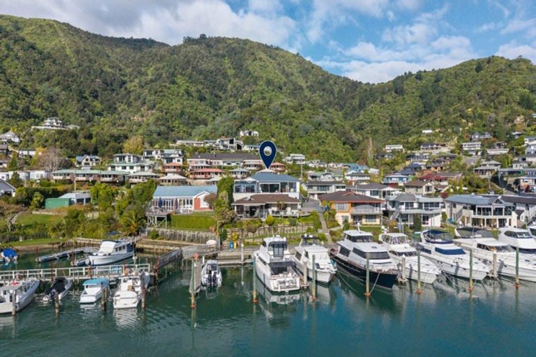 Photo of property in 41a Waikawa Road, Picton, 7220