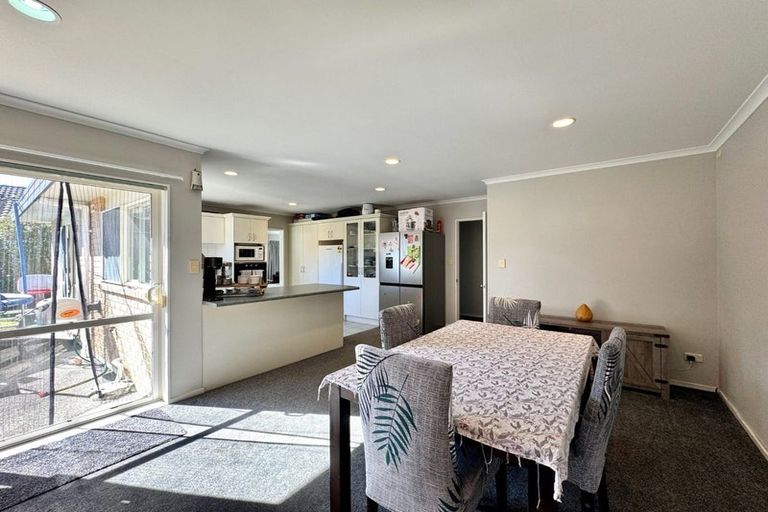 Photo of property in 12 Mellefont Close, East Tamaki Heights, Auckland, 2016