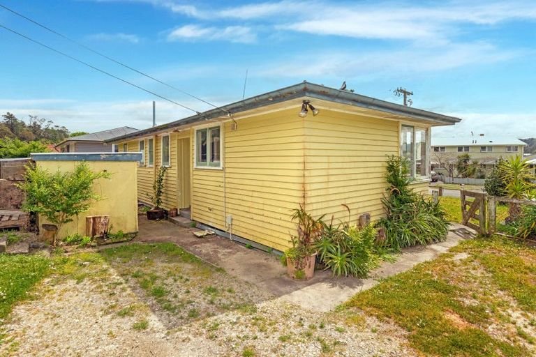 Photo of property in 61 Cambridge Terrace, Kaiti, Gisborne, 4010