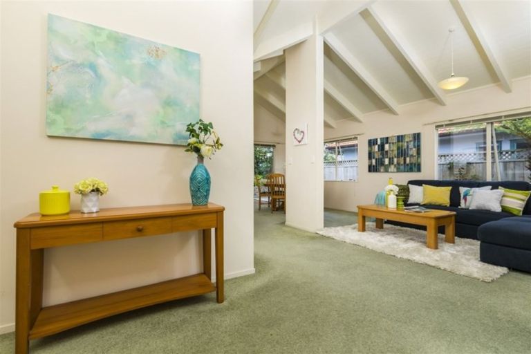 Photo of property in 18 Graven Court, Henderson, Auckland, 0612