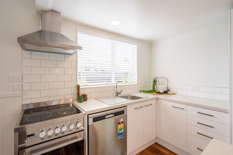 Photo of property in 23 Greenaway Road, Waikanae, 5036